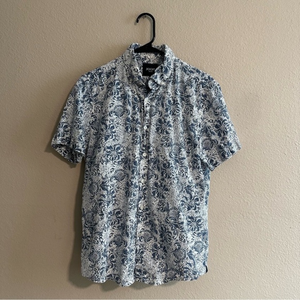 Men's White & Blue Short Sleeve Button-Down Shirt
